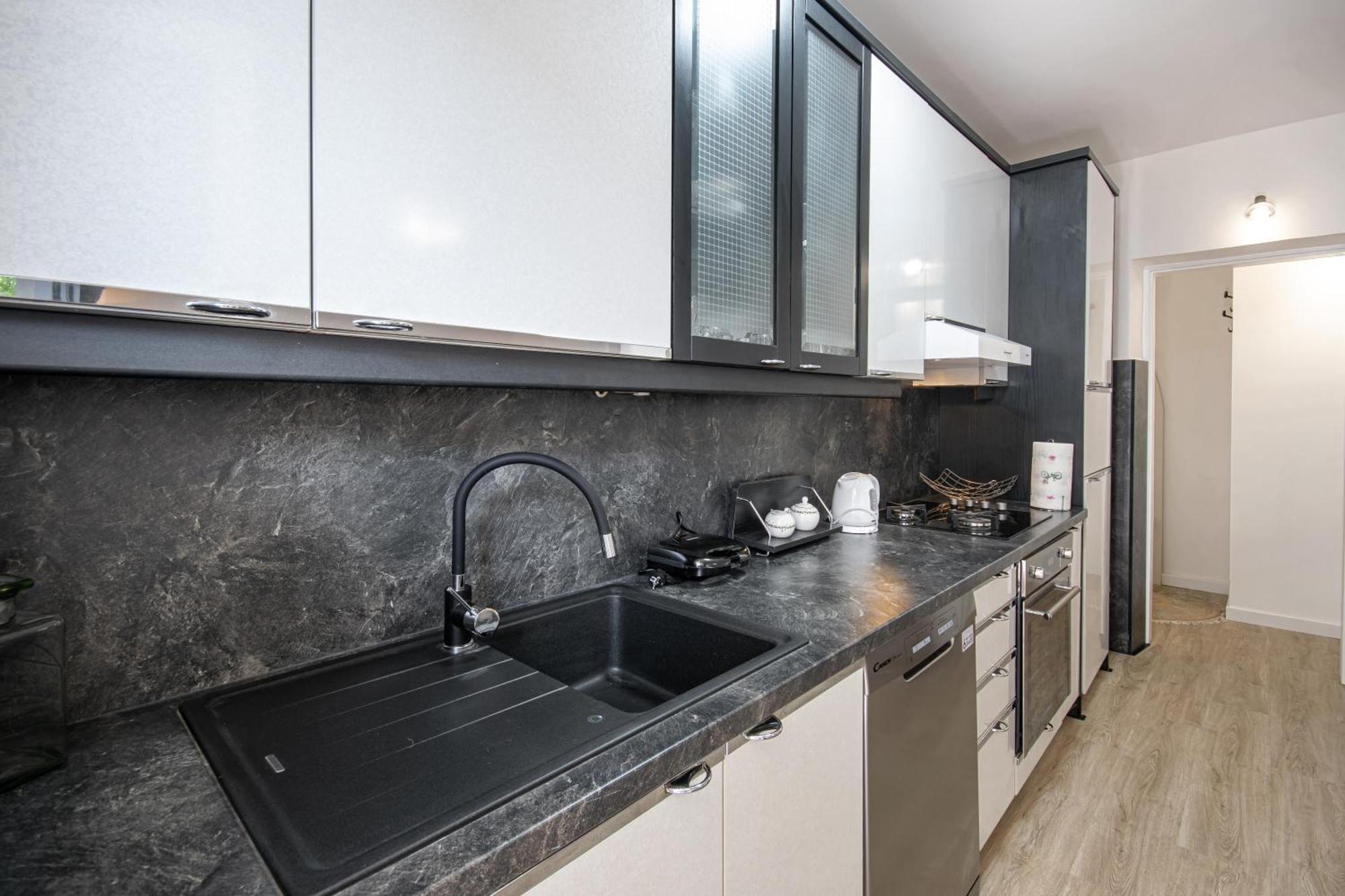 Apartments Filipeti Макарска Екстериор снимка