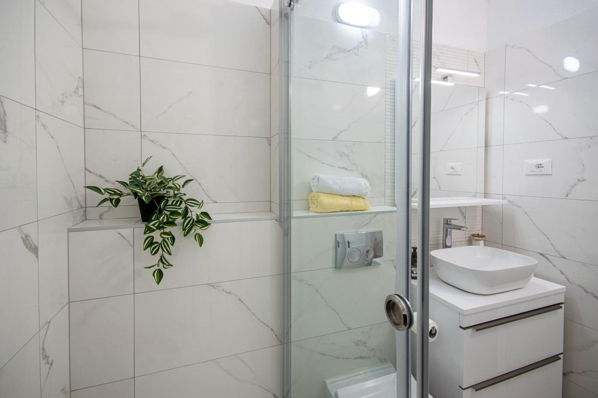 Apartments Filipeti Макарска Екстериор снимка