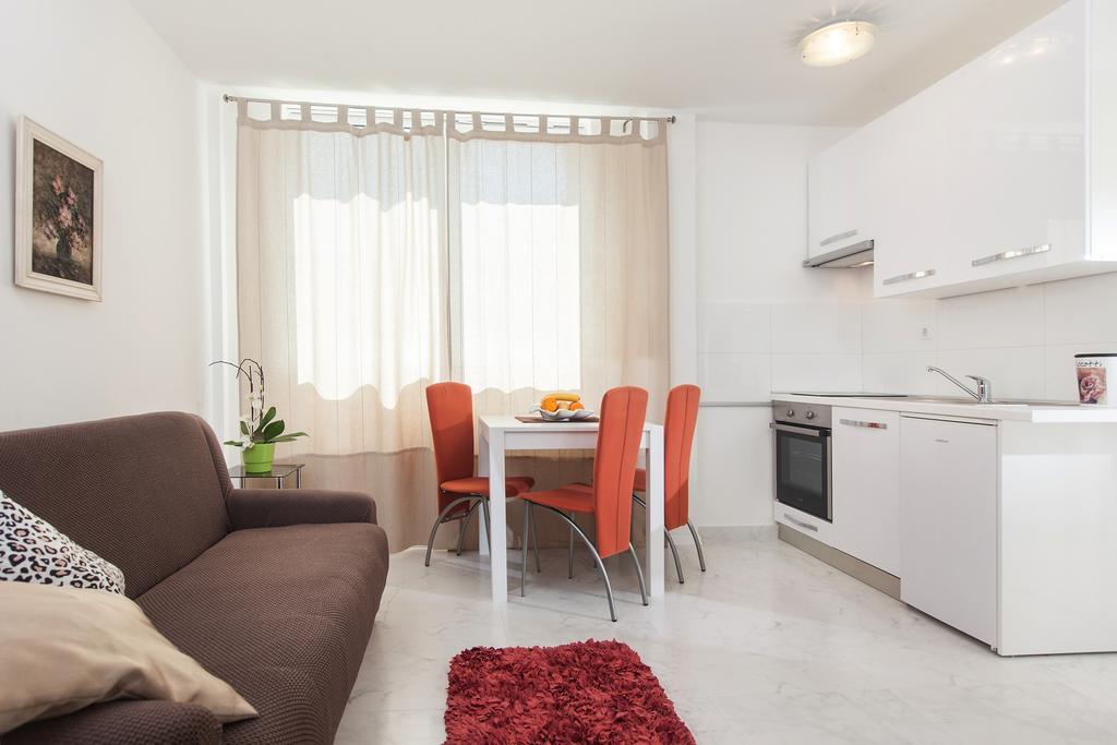 Apartments Filipeti Макарска Екстериор снимка