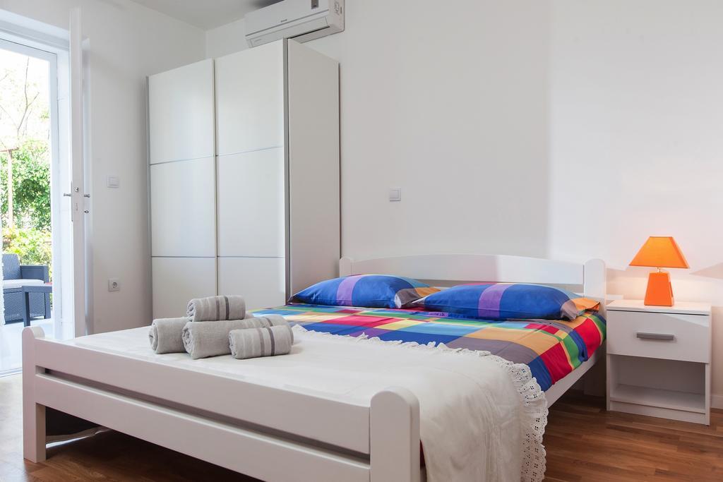 Apartments Filipeti Макарска Екстериор снимка
